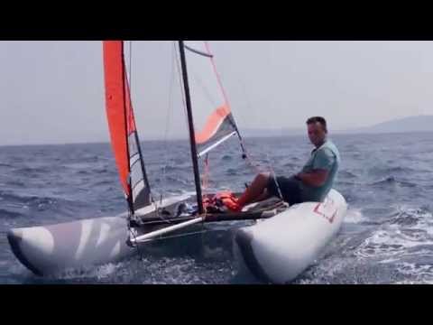 download lagu mp3 mp4 Minicatamaran, download lagu Minicatamaran gratis, unduh video klip Minicatamaran