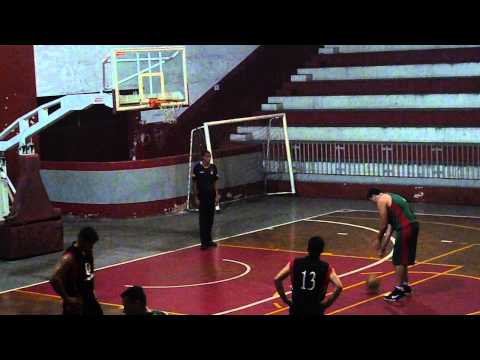 Ronaldo cobrando lance livre na copa primavera de basquetebol 2012