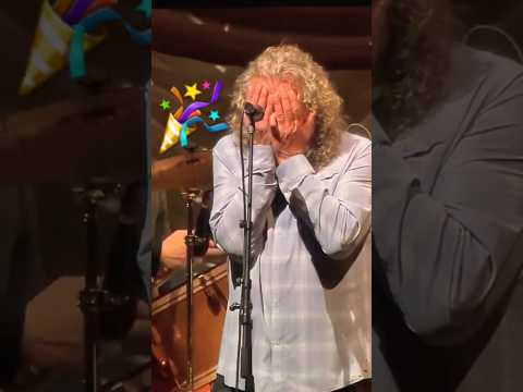 Robert Plant reaccionó así al ser sorprendido por una multitud 🥹 #robertplant #ledzeppelin