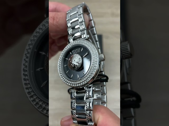 Vídeo relacionado con Versus Versace Brick Lane Lion - Reloj para mujer, caja de acero inoxidable en tono dorado de 36 mm, esfera negra de rayos solares, pulsera dorada, movimiento de cuarzo, resistente al agua hasta 3 ATM