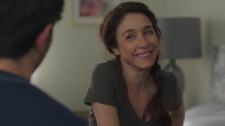 Extrait 4x15 : Anna et Eddie rendent leur relation officielle (VO)