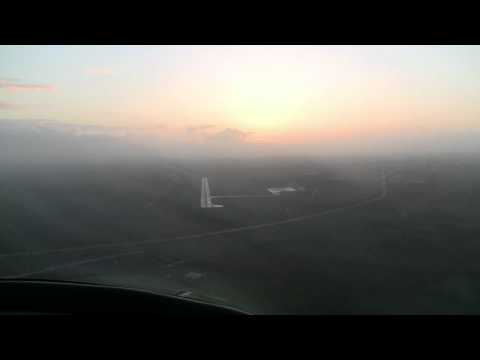 Atterrissage et re-décollage DR400 - Niort - LFBN - Touch and Go