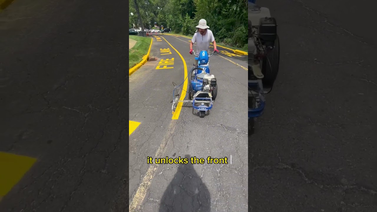 How to PAINT a STRAIGHT vs CURVED Line🎨 #satisfying #painting #linestriping