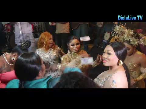 INIOLA BADMUS SPRAY BOBRISKY 2.5 MILLION NAIRA IN HER BIRTHDAY PARTY