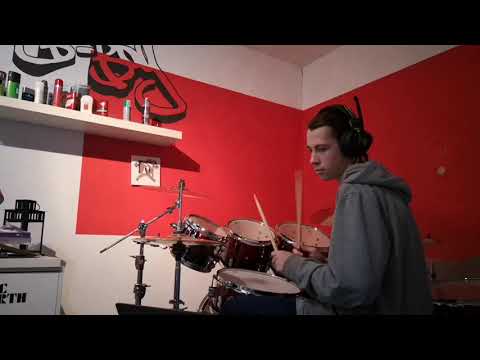 ALEŠ BRICHTA V UNIFORMĚ LOKAJE (DRUM COVER)