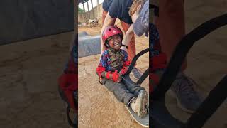 Lasst die Positivität rollen! Inklusives Skate Event am Haydom Hospital.