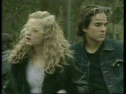 El beso en la plaza de Marina y Leon frente a Jovana y Imanol.wmv