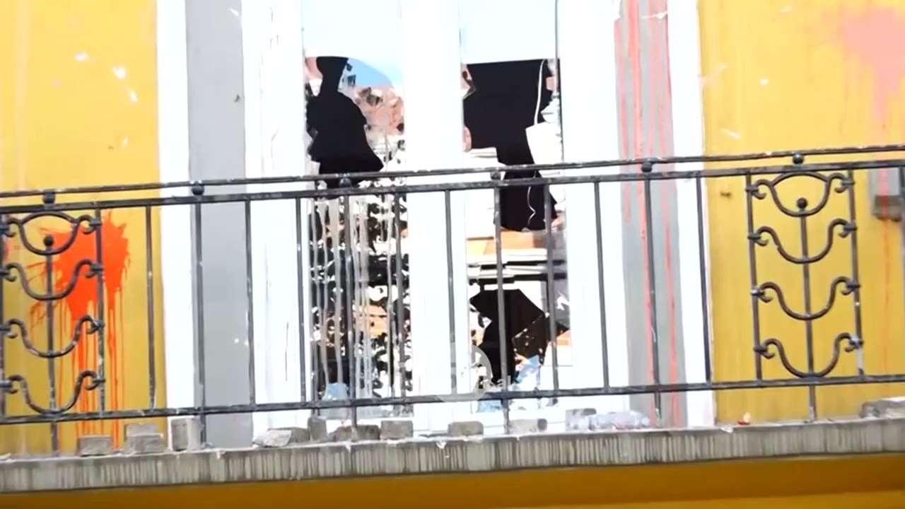Protesta në Tiranë/ Policia: Arrestohen 16 persona dhe procedohen 49 të tjerë, 6 efektivë të lënduar