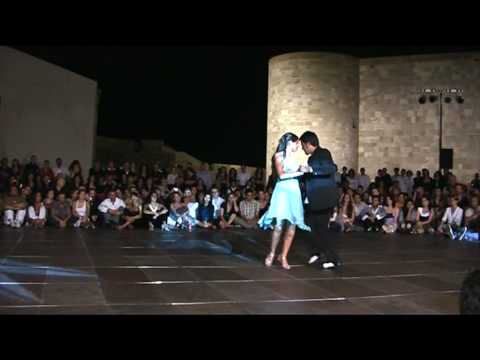  Mario Consiglieri  and  Anabella Diaz-Hojman  are  dancing  to  the  tango  "  Vieja Luna  "