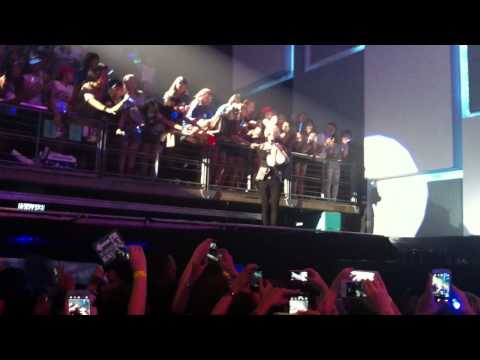 [FANCAM] 130803 Henry - So I @ Super Show 5 in Bangkok