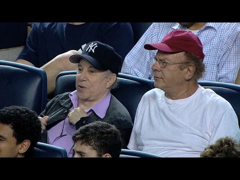 PHI@NYY: Simon and Garfunkel take in a Yankees' game