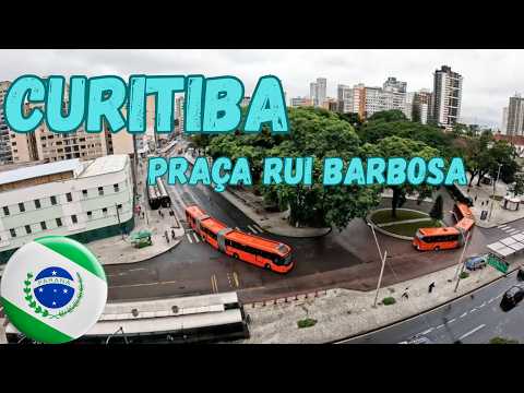 Curitiba no Paraná - caminhando na Praça Rui Barbosa