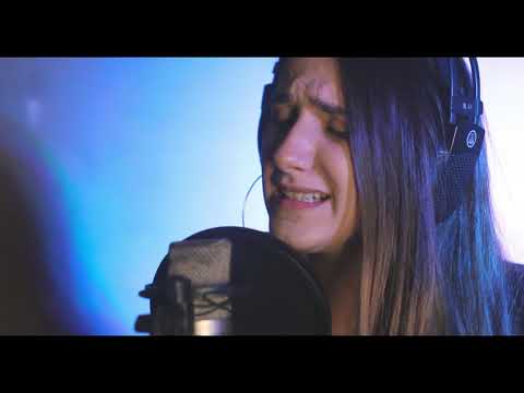 Defying Gravity - Debora Camargo (Cover)