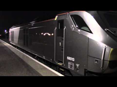 68013 arrives and departs Leamington Spa with a Marylebone to Kidderminster service. 27/10/2015