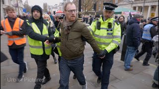 Heavy police presence as ‘anarchist black bloc’ gather in London to oppose 'Unite The Kingdom' demo