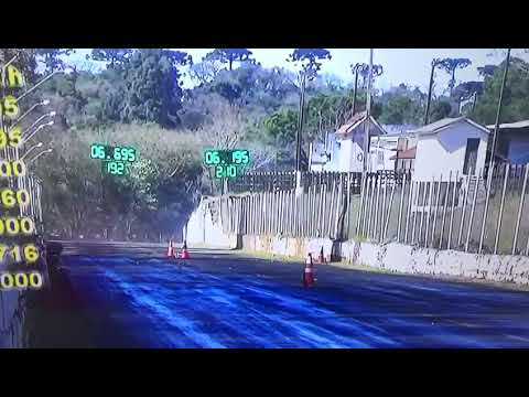 Piloto de Cascavel morre em acidente durante prova de campeonato de arrancada em Chapecó/SC.