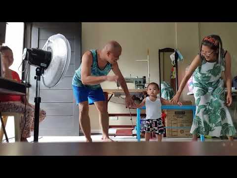 Favorite Parent Challenge | Run in opposite directions and see who your kid run after