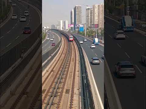 Metro de Santiago Línea 4 (AS02) próximo a ingresar a Estación MACUL