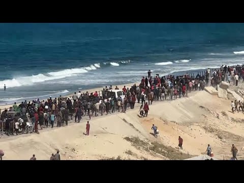 Thousands of Gazans begin heading north as ceasefire announced | AFP