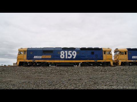 8159 & 8125 Light Locos Rolling By (23/12/2020) - PoathTV Australian Trains & Railways