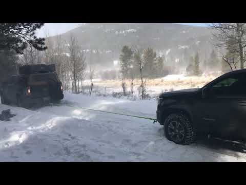 Off road snow recovery with voodoo rope