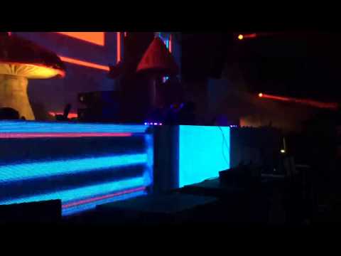 Another sick video of Simon Patterson vs Arnej at the trance addict tent at Tomorrowworld 2014