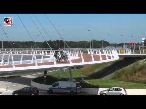 Парящий велосипедный мост в Эйндховене/Floating Bicycle Roundabout in Eindhoven, Netherlands