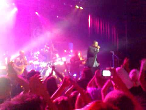 (06/10) Samy Deluxe & Tsunami Band - Stumm (Xenja) im Kampnagel/Hamburg am 5.12.09