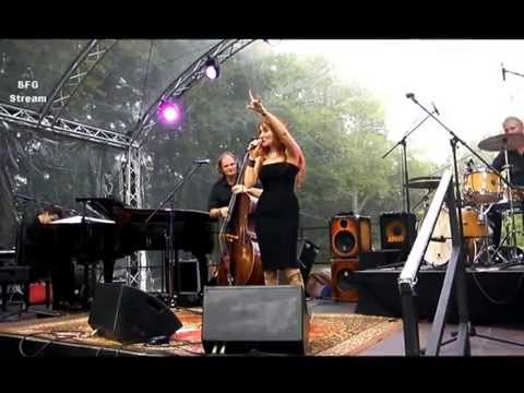 Maria Markesini & Klazz Brothers on Stage - Schloß Albrechtsberg (Ost)