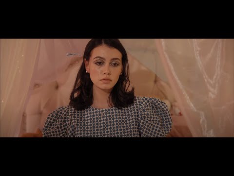 Carmen Goett - Muñecas de Cristal (Video Oficial)
