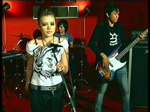 Elyana - Kujadi Teman (Official Music Video)