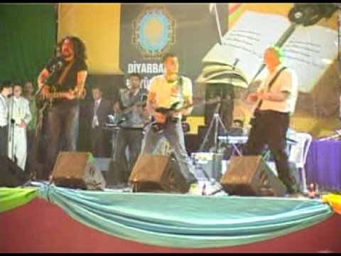 Rewşen & Kerem Gerdenzeri (Koma Wetan) - Venagere