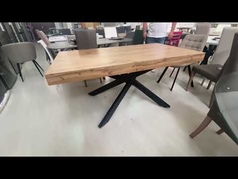 Tavolo Belinda allungabile piano colore rovere e struttura colore nero