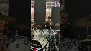 Download lagu Drummer Dewa 19 - Wong Aksan Sjuman & Tyo Nugros #shorts mp3