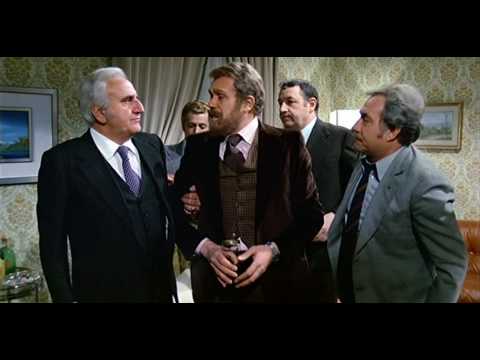 Amici miei - Schiaffi alla stazione - Ma perché non siamo nati tutti finocchi? (Video in HQ)