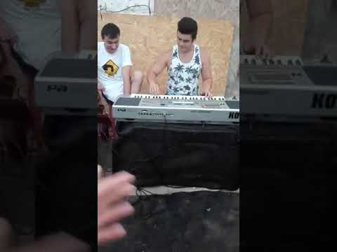 La un chef mic. Sat Bobu,   com:Scoarța!