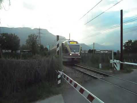 28.04.2018. TRENO REGIONALE ETR 170 FLIRT SAD IN TRANSITO A PONTE ADIGE (BZ).