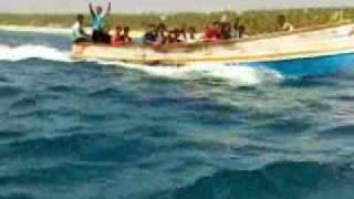 preview picture of video 'Boat ride through PoovaR Sea Waves'