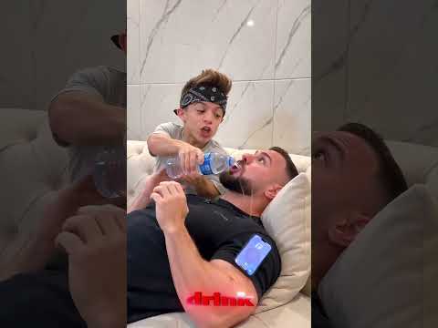 Prank seru nih! Kasih kejutan botol air ke teman yang lagi tidur, pasti ngakak! 💦😂