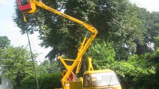 preview picture of video 'Mahindra Alfa based skylift for repairs of Semi High Mast Lighting fixtures -Auto Wheels Ltd'