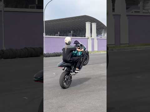 friends when borrowing motorbikes like it no matter what 😡 #kawasaki #zx25r #zx10r