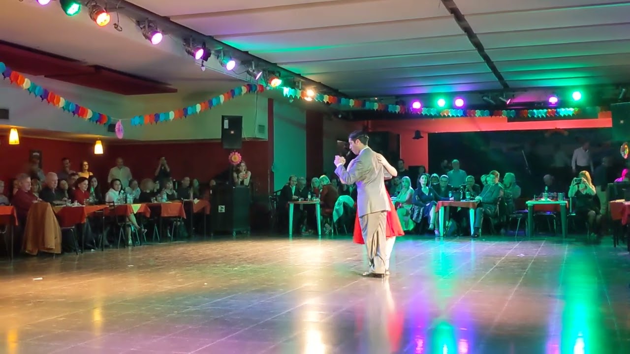 28 Aniversario de La Viruta. Bailan Luciano Millaqueo y Maria Celeste Cimino