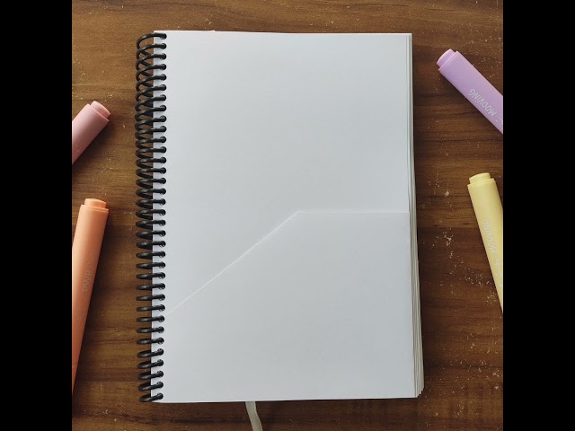 Vídeo relacionado con SIMDAO Cuaderno de cuero A5 con bolígrafo, diario de 240 páginas con cierre magnético, diario de tapa dura con soporte para bolígrafo, bloc de notas forrado para negocios, escuela, viajes, oficina