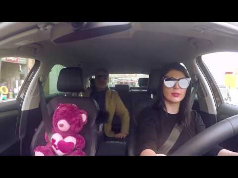 Mos i fol shoferit - Artur Zheji i ftuar në taksinë e Rudina Dembacaj