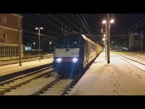E484 901 mrce oceanogate,transito treno merci container,serata innevata Ronco Scrivia