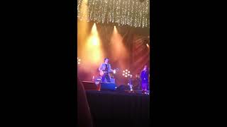 Kelly Jones and Patty Lynn perform &quot;Stop Dragging My Heart Around&quot;