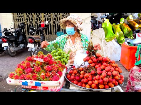 Street Food at Orussey Market in Phnom Penh City