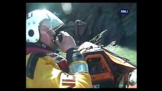 preview picture of video 'New Quay lifeboat launched to children cut off by tide'