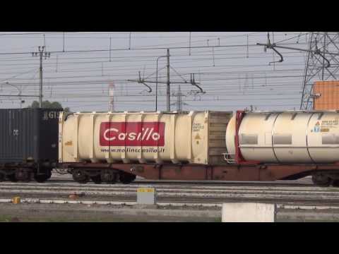LOCOMOTORE D. IN MANOVRA CON CARRI MERCI A PIACENZA. (PC) 8 - 10 - 2016