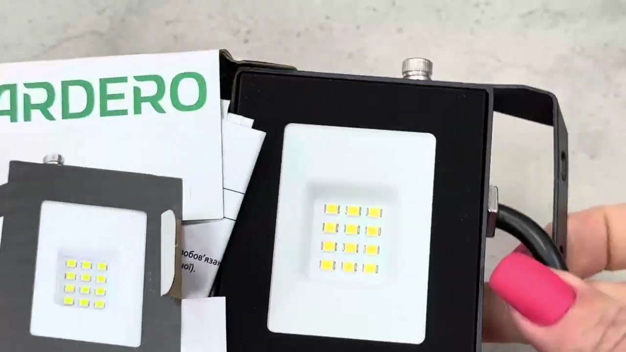 Светодиодный прожектор ARDERO LL-1010ARD 10W 800Lm 6500K черный IP65 (80015)